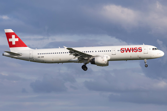 Swiss A321-212 HB-IOM