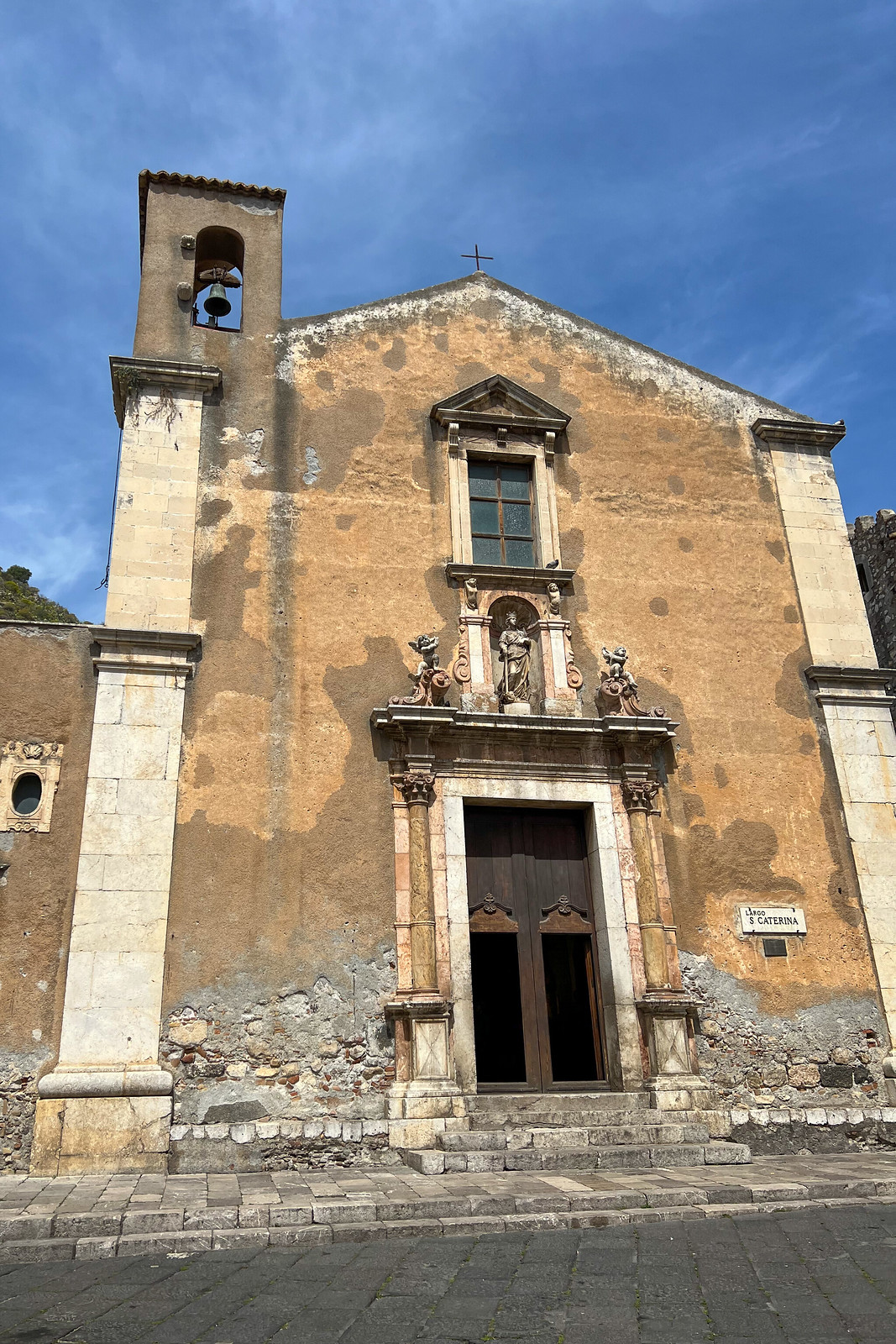 Chiese di Sant'Agostino | Taormina, Sicily Travel Guide | What to See, Do and Eat in Taormina | Where to stay in Taormina | Discover the Best Things to do in Taormina, Sicily, Italy | Visit Sicily | Sicily Food | Sicily Travel Tips