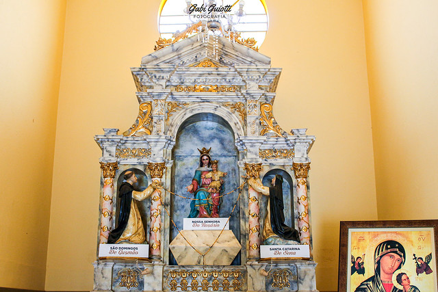 Altar da igreja Nossa Senhora do Rosário