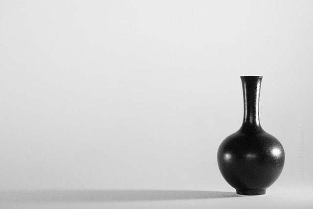 the black vase