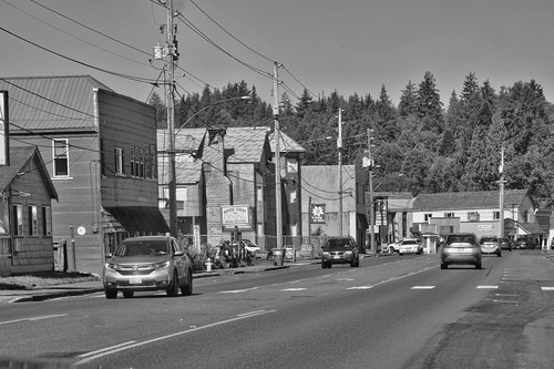 horizontal day daylight daytime town street buildings signs marquees telephonepoles cars vehicles lines dottedlines windows multistory hdr highdynamicrange photomatix black white bw grays tones cloudless trees village downtown southbend wa washington storefronts roofs pitchedroofs sidewalk road roadway crosswalk hydrants