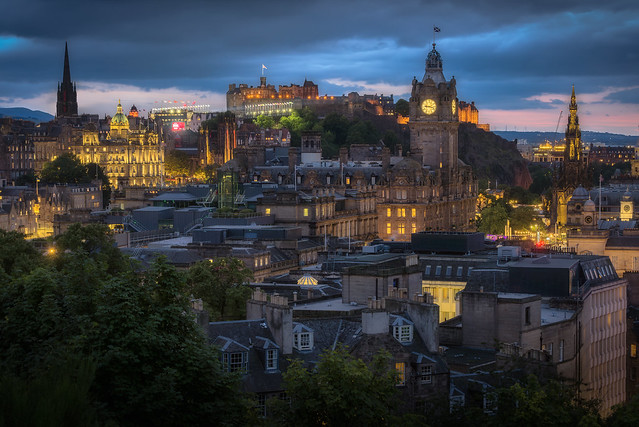 Edinburgh at Night: A City of Light and Beauty
