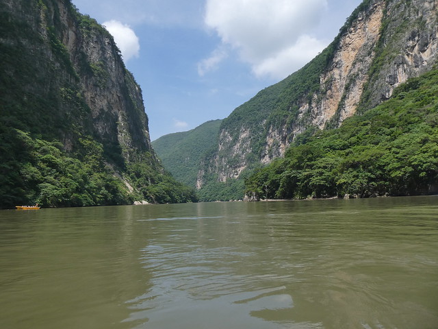 The 1 km deep Sumidero Canyon was cut be the Grijalva River, one of the largest in Mexico-01