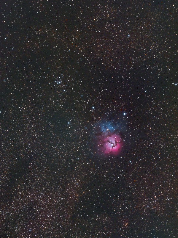 散開星団 M21 と三裂星雲 M20  (2023/8/17 21:27)