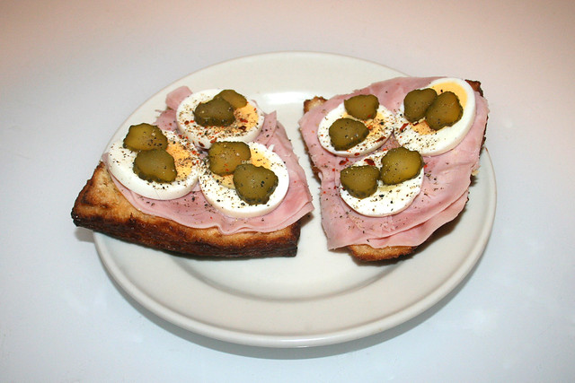 Lye roll with ham eggs 1 / Laugenecke mit Schinken Ei