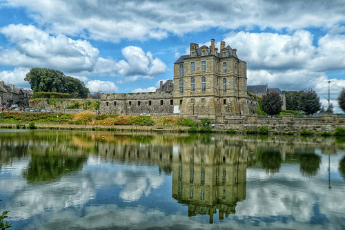 Brittany - Quintin - The Chateau and its reflection