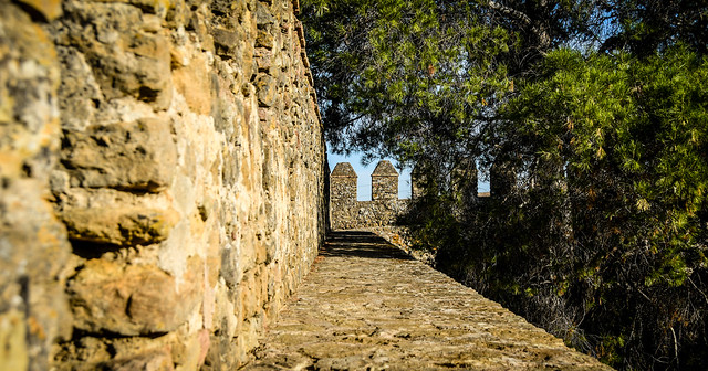 Aguzaderas Castle, Spain アグザデラス城、スペイン