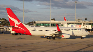 VH-VXL | Qantas | QF451 | SYD - MEL | Boeing 737-838 | Melbourne International Airport | (MEL/YMML)