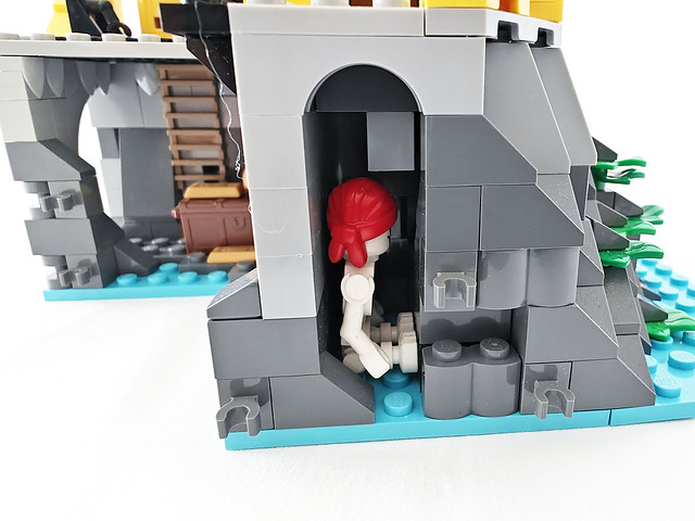 LEGO Icons Eldorado Fortress (10320)