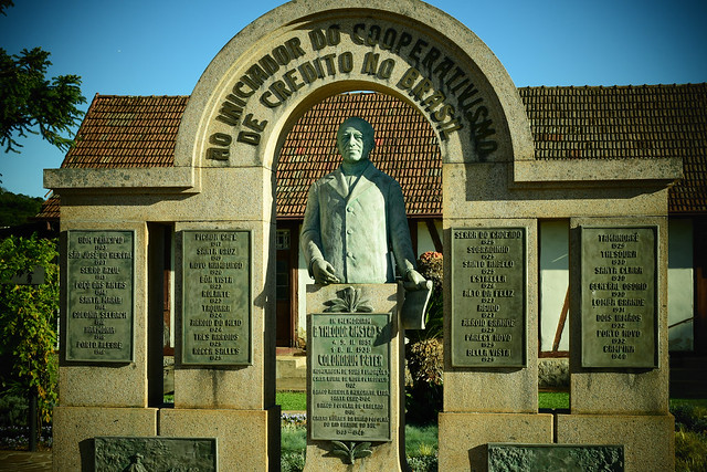 monumento theodor amstad (h)