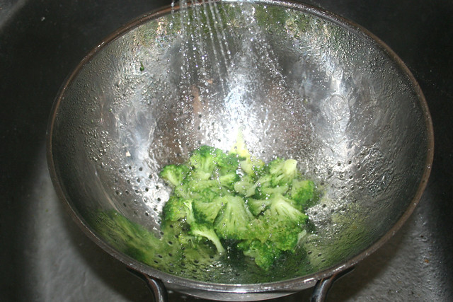 14 - Drain broccoli / Brokkoli abtropfen lassen
