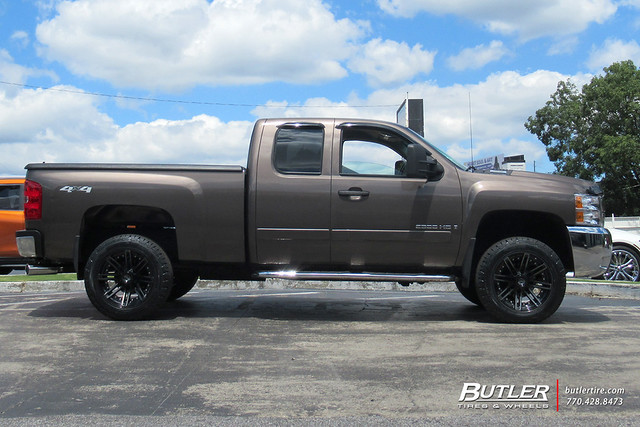 Chevy Silverado 2500HD with 20in 4Play 4P08 Wheels and Continental Terrain Contact Tires