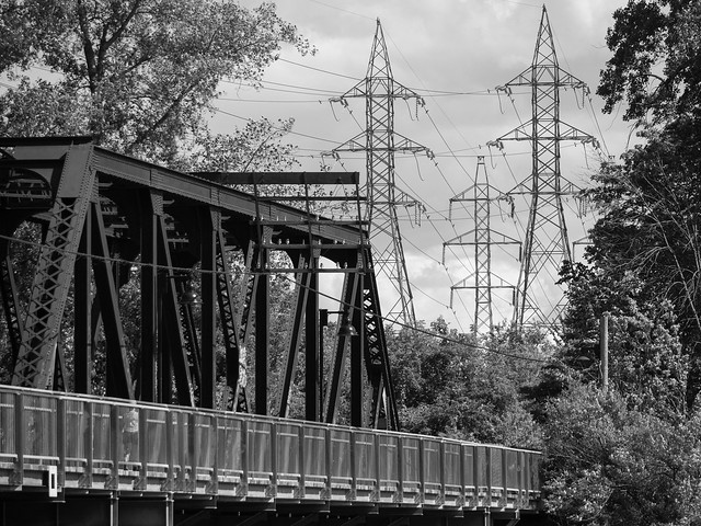 Pylones et pont ferroviaire