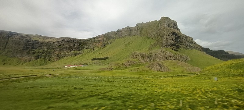 Paisajes del sur. Cascadas Sedjalandsfoss y Skogafoss. Playa de Réynisfjara. - Vuelta a Islandia con Landmmanalaugar en 9 días. (54)