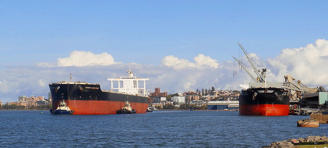 BULK CARRIER 'GREEN UNIVERSE' HEADING UP _HARBOUR PORT OF NEWCASTLE 26th Aug 2023.