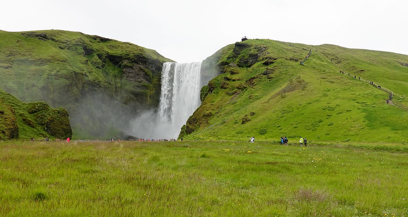 Paisajes del sur. Cascadas Sedjalandsfoss y Skogafoss. Playa de Réynisfjara. - Vuelta a Islandia con Landmmanalaugar en 9 días. (32)