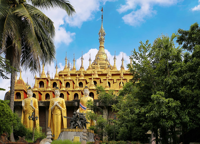 Imposing stupa of Wat Phra That Suthon Mongkhon Khiri