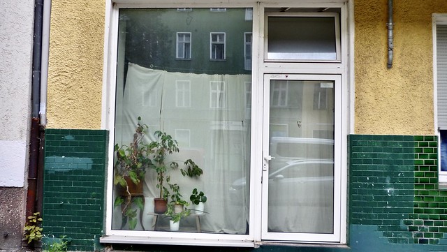 Fenster mit Vorhang