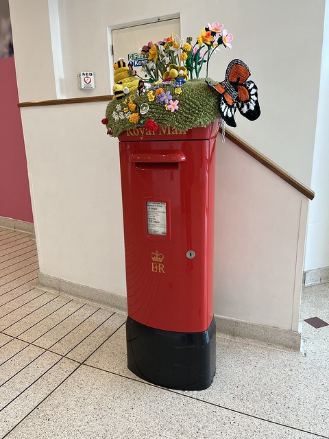 Bromley Glades knitted post box