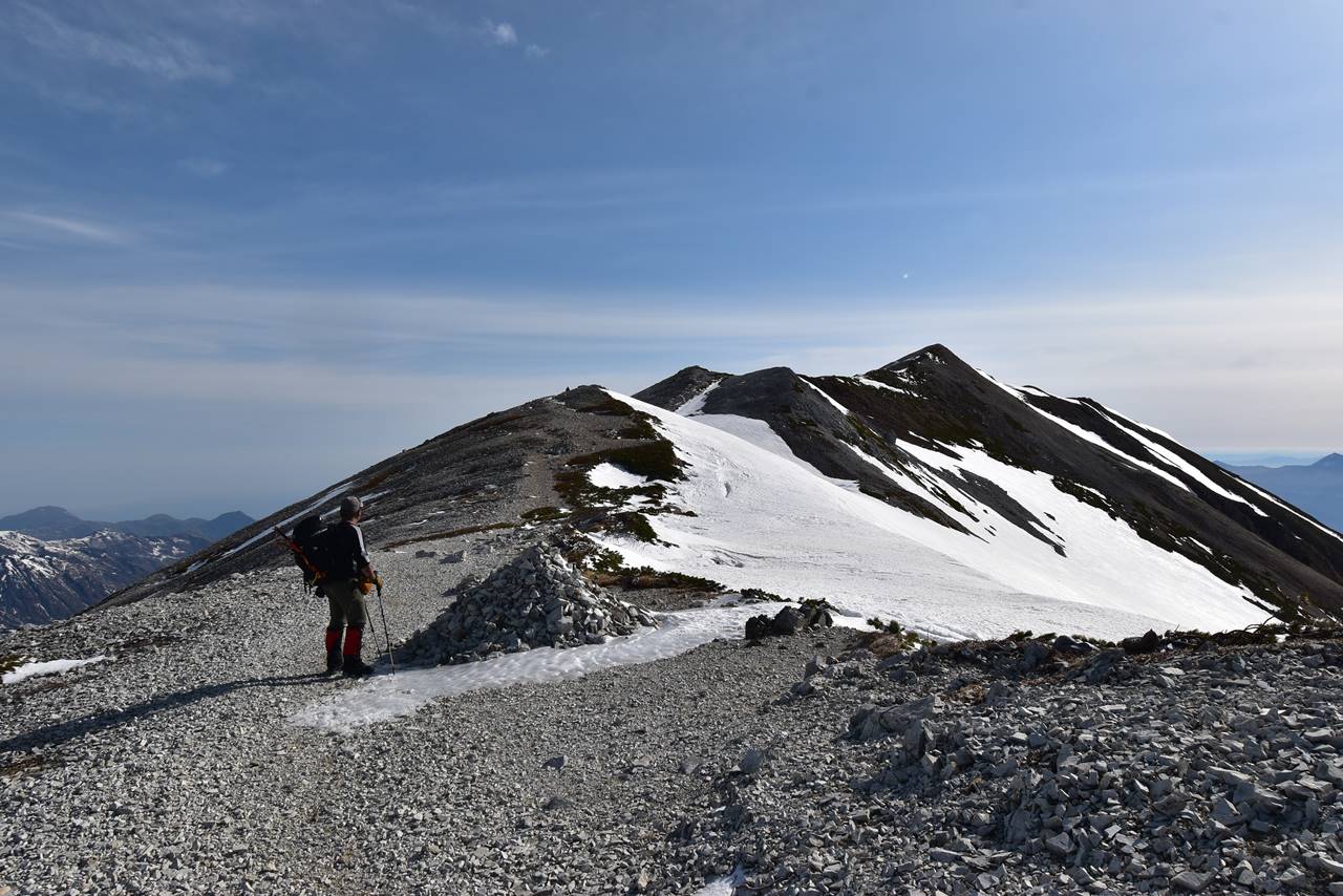 【北アルプス】GWの白馬岳へ残雪登山（1泊2日・白馬山荘）夏道の登山道