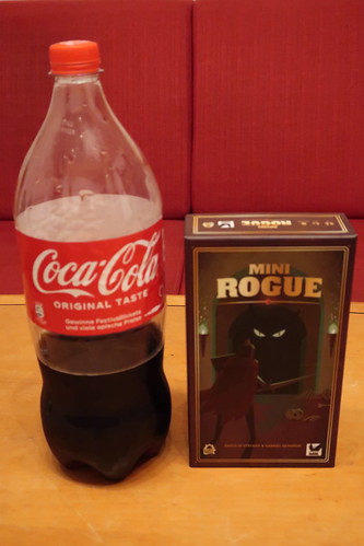 Coca-Cola zum analogen Dungeon Crawler ?Mini Rogue“ mit Erweiterung ?Tiefen der Verdammnis“