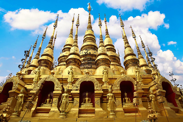 Special symbolism and religious significance of the small stupas at Wat Phra That Suthon