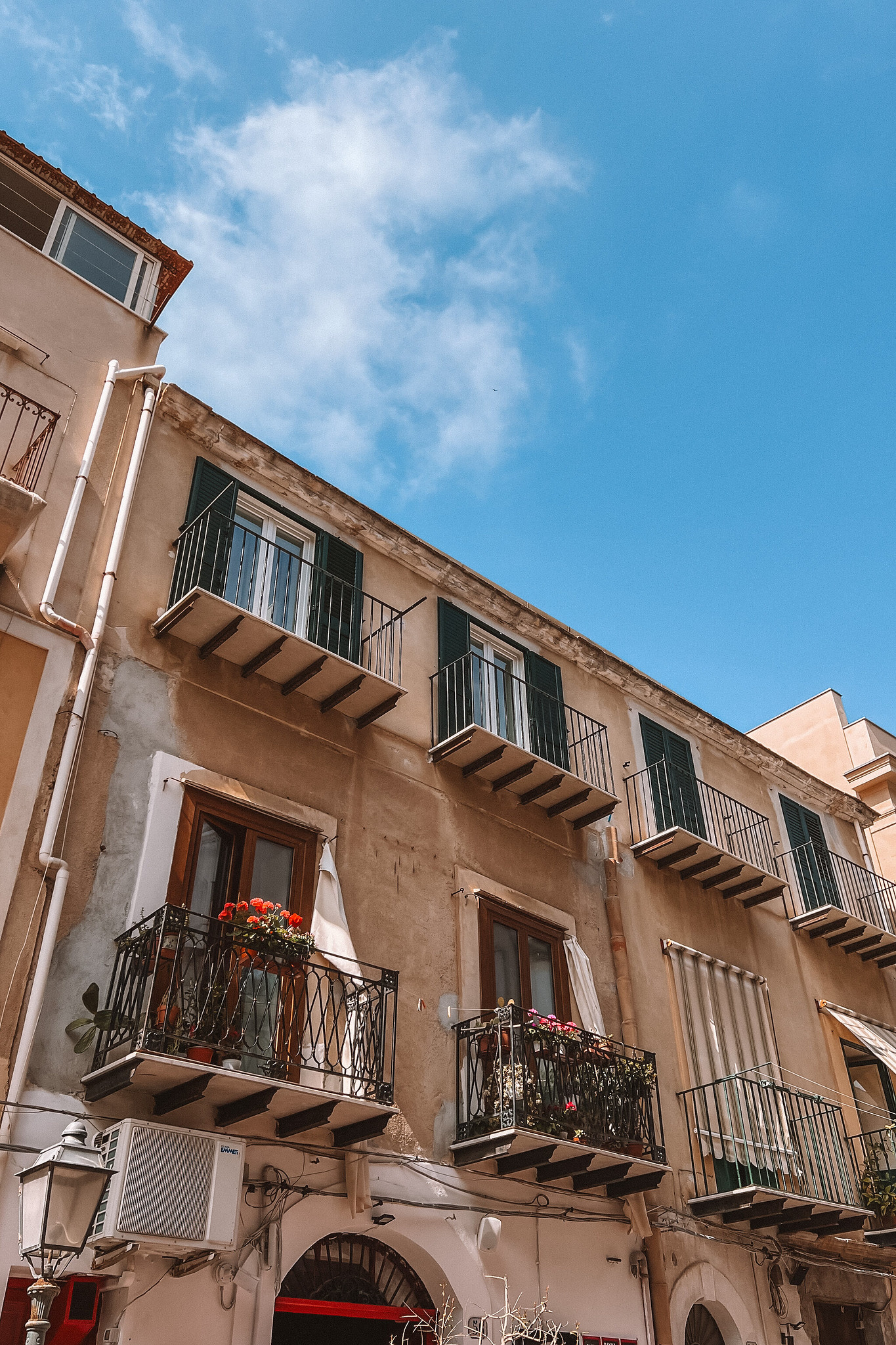Explore the Picturesque Town of Cefalu | Cefalu Sicily Travel Guide | What to See, Do and Eat in Cefalu | Discover the Best Things to do in Cefalu, Sicily, Italy | Sicily Travel Tips | Visit Sicily
