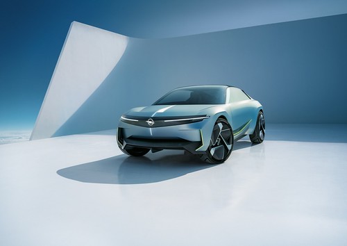 Opel Apresenta Três Novos Veículos na IAA Mobility em Munique