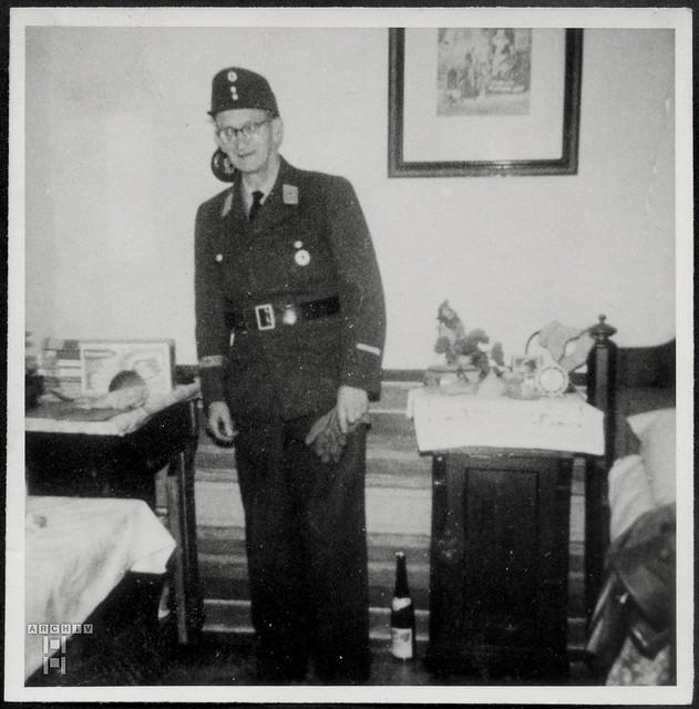 ArchivTappen37(1K)Album24W391 Porträt, Mann, Uniform, 1939-1945