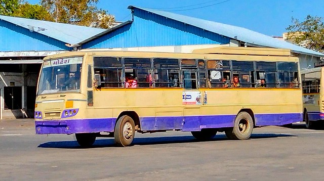 GSRTC Vadnagar depot's old Deluxe express bus.