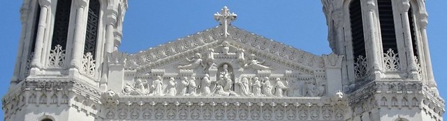 Lyon - La Basilique Notre-Dame de Fourvière, le Fronton, La Vierge à l'enfant , de Charles Dufraine