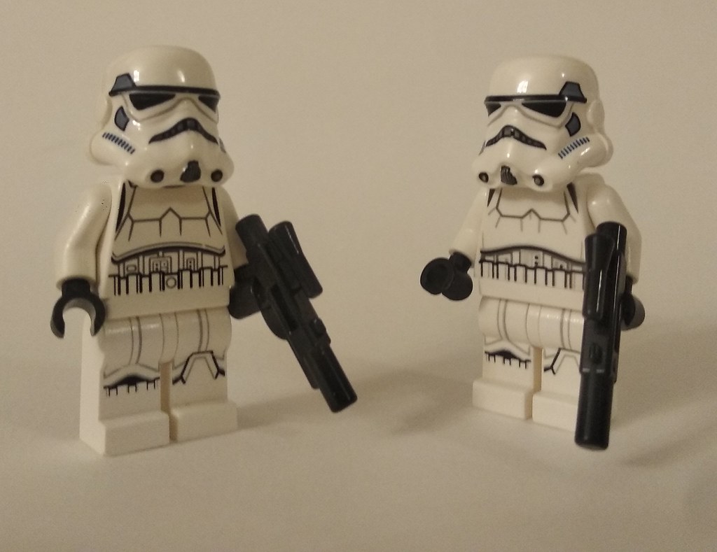 Lego custom minifigures - A New Hope stormtrooper vs Return of the Jedi stormtrooper