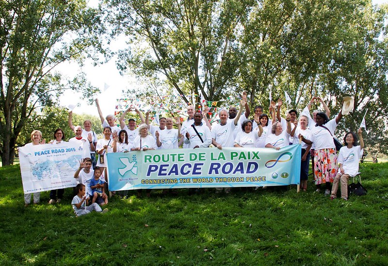 Les participants à la Route de la Paix à la fin de l'événement

