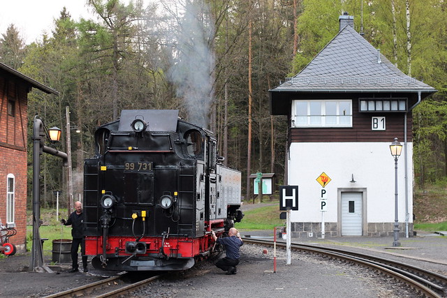 2022-05-01; 0306. SOEG 99 731 wordt geolied. Bahnhof Bertsdorf. Am bhf Bertsdorf, Olbersdorf.