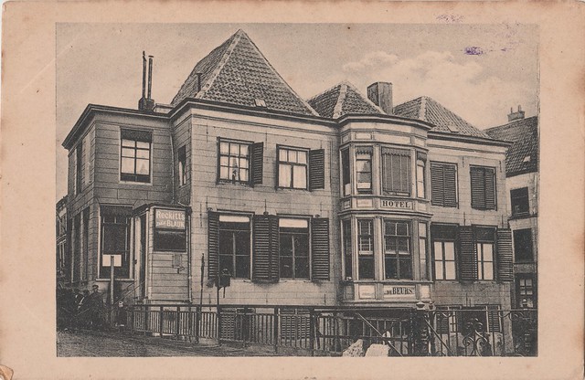 Ansichtkaart - A. de Bruijn, Cafe Restaurant De Beurs, Gorinchem (Uitg. Scheffer en Co, Rotterdam nr. 8574)
