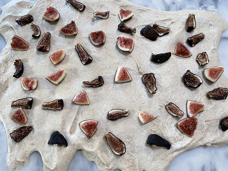 Folding raw/dried figs