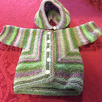 I love Elizabeth Zimmerman’s Baby Surprise Jacket. I knit this a few years ago with 2 ball of Schoppel Wolle Zauberball Starke 6. Enough was left to make a matching bonnet from the Leaflet and Newsletter #22 in The Opinionated Knitter.