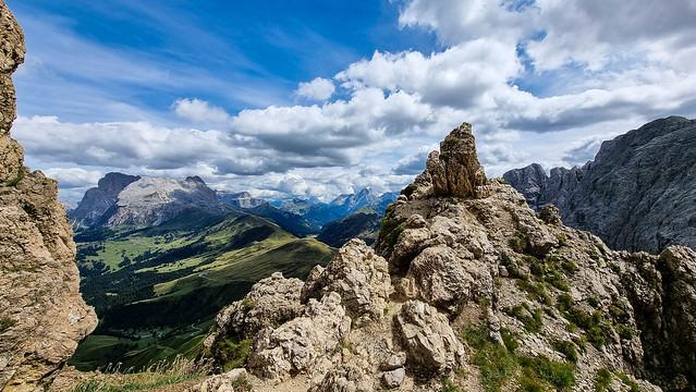 Alpe di Siusi, the largest high alpine pasture in Europe - Rosszahnscharte 2500 m /  8202 ft
