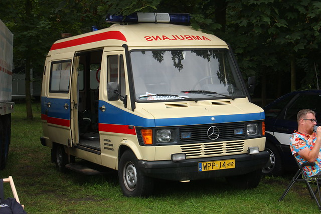 Mercedes-Benz ambulance , MotoClassic fair , Topacz 🇵🇱 27.08.2023