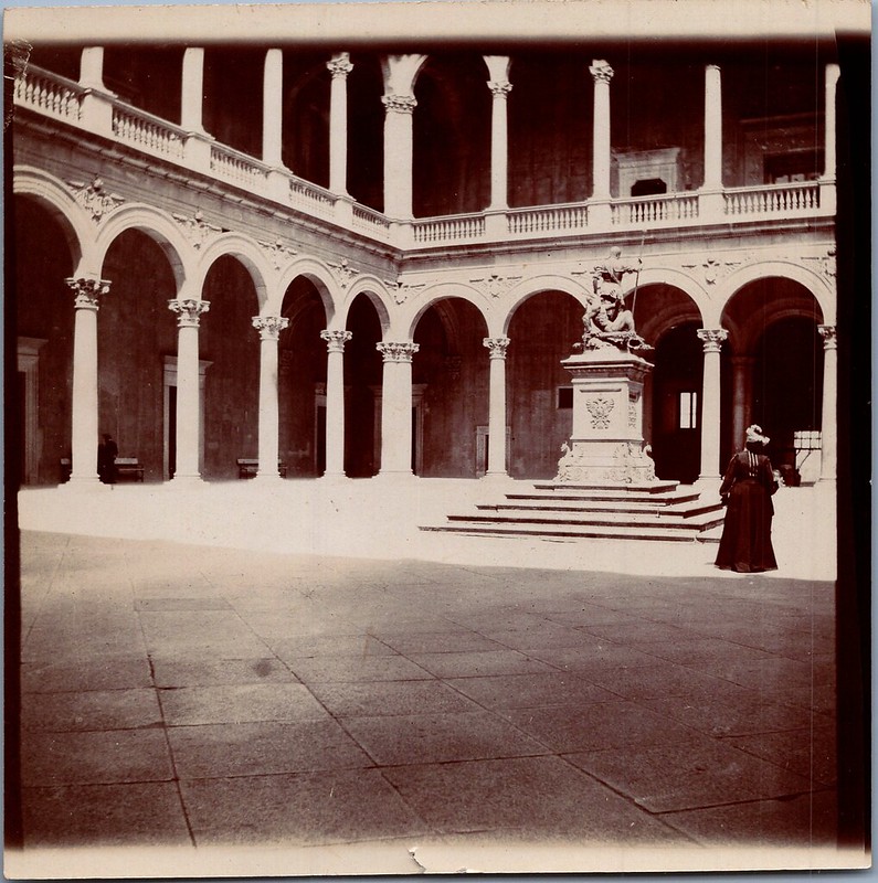 Patio del Alcázar en 1904. Fotografía de Antonín Wiehl.  Colección de Bruno Tartarin.