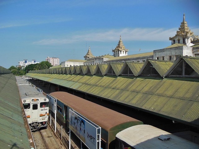 MYANMAR, Burma - Bahnhof und Ringbahn in Yangon /Rangun , 21630
