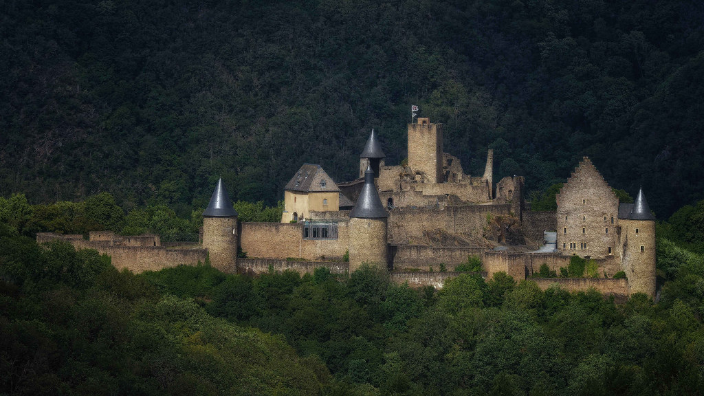 Bourscheid castle (II)