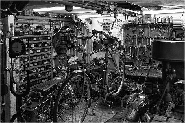 Zweirad Werkstatt / Bicycle workshop