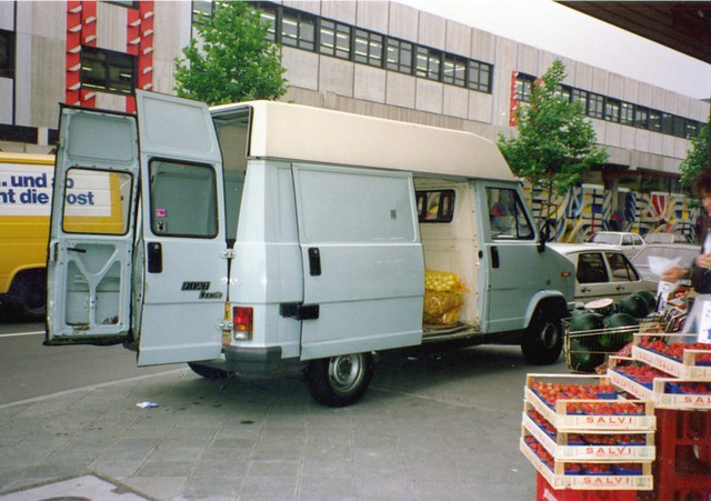 1989 - Mannheim  - Lebensmittel Laden Schmidt - Reichskanzler Müllerstraße . Der Lebensmittel - Bus