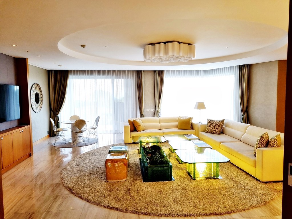 Mercure Ambassador Jeju 01 - The Plum Living Room