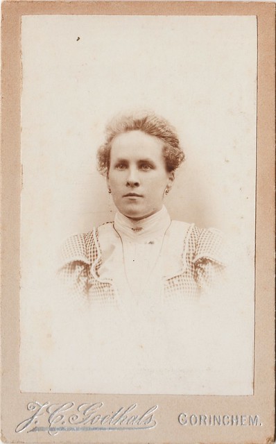 CDV - Dame, onbekend in lichte jurk (door J.C. Goethals)
