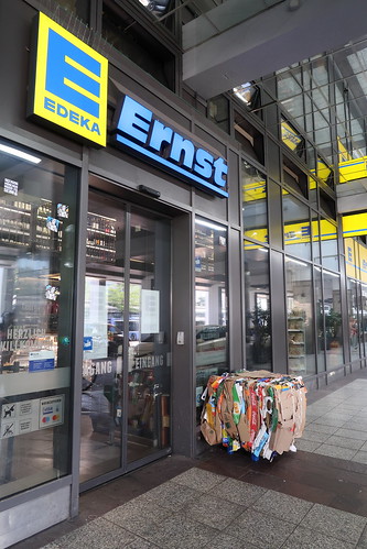 Eingang zum Edeka Ernst (am Ostbahnhof in München)