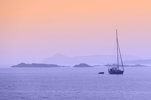 Yacht in Ardminish Bay [GIMP'd]