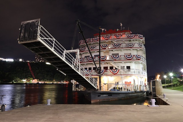 riverboat AMERICAN HERITAGE