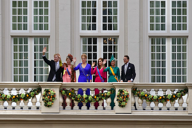Koninklijke familie op het balkon
